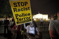 Protesty v USA po úmrtí Afroameričana