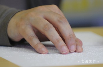 Braillovo písmo sa považuje za jediný kľúč k práci pre nevidomých