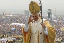 Pápež Benedikt končí na vatikánskom stolci