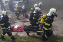 Slovenskí a českí vojenskí hasiči v akcii