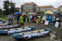 Protestné zhromaždenie vodákov na rieke Hron 