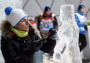 Na Hrebienku premenili sochári 50 ton ľadu na impozantné diela