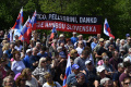 VIDEO: Pod mohylou M. R. Štefánika sa strhla bitka o transparent