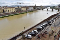 Vo Florencii sa prepadla časť nábrežia rieky Arno