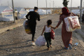 Francúzsko repatriovalo z táborov IS v Sýrii 51 žien a detí