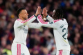 Barcelona s prvou prehrou, El Clasico rozhodol dvojgólový Mbappe