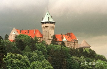 Obdivujte kopce Malých Karpát zo Smolenického zámku