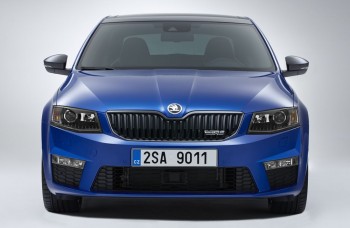 AUTOmoto: Nové BMW Cabrio a liftbacková Octavia so 4x4