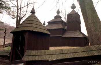 Dominantou múzea v prírode je drevený chrám sv. Michala Archanjela