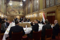 Premiéri rokovali o Ukrajine