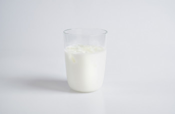 Dobrá správa pre domácnosti: mlieko dlhodobo zlacnelo