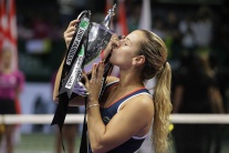 Dominika Cibulková sa teší z trofeje