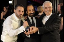 Zľava Peyman Moadi, Asghar Farhadi a Mahmúd Kalari