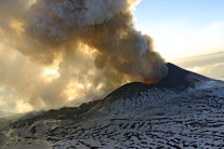 Erupcia sopky Ploskij Tolbačik na Kamčatke 