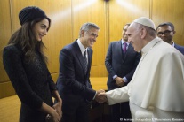 Gere, Clooney a Hayek u pápeža