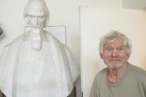 Zomrel významný slovenský sochár