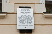 Odhalenie pamätnej tabule záchranárovi Aronovi Grü