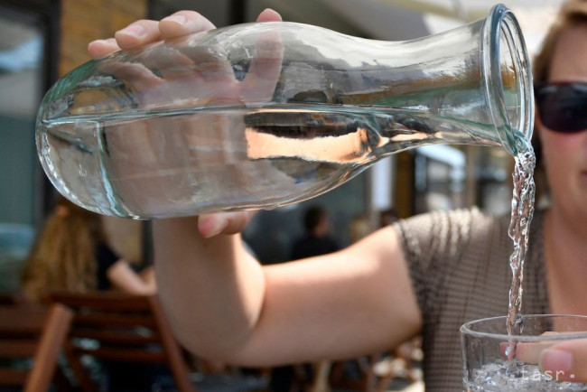 Vypijete denne osem pohárov vody? Môže to byť priveľa