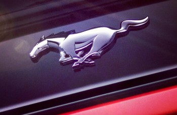 Ford o pár dní predstaví prvý Mustang pre Európu
