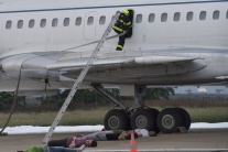 Na bratislavskom letisku sa to hemžilo záchranármi
