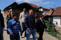 Minister Čislák navštívil rómsku osadu 