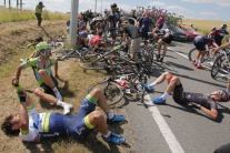 Hromadný pád počas tretej etapy na Tour de France