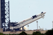 Prípravy na štart rakety SpaceX