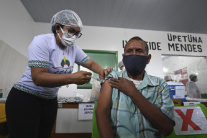 Brazília očkuje proti koronavírusu aj amazonských 