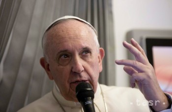 Pápež František už 2 roky búra predsudky: Verí v evolúciu, fotí selfie
