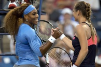 Serena Williamsová (vľavo) a Magdaléna Rybáriková