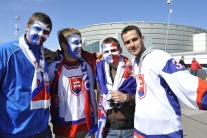 Slovenskí fanúšikovia pred zápasom s Kanadou 