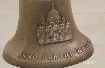 Bronzový zvon zo Slovenska poputuje pápežovi ako dar k Veľkej noci