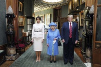 Trump s prvou dámou navštívili Britániu