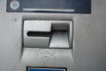 Neznámy páchateľ si v Modre privlastnil zabudnuté peniaze z bankomatu