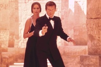 Roger Moore ako James Bond  