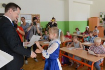 Minister školstva odovzdal vysvedčenia