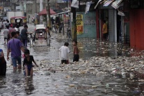 Záplavy na Filipínach po tajfúne Saola