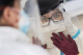 Pribudlo 667 prípadov nákazy novým koronavírusom a jedna obeť