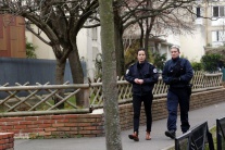 Učiteľa v Paríži pobodal útočník, konal v mene Isl
