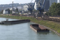 Nákladná lodná doprava na Dunaji
