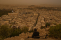 OBRAZOM: Grécko sa sfarbilo do oranžova, zahalil ho prach zo Sahary