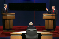 Prezidentskí kandidáti súperia v televíznych debat