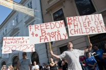 Protest pred britskou ambasádou v Bratislave 