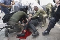 Nepokoje pred parlamentom v Kyjeve