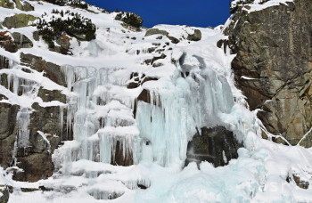 OBRAZOM: Vodopád Skok sa zmenil na ľadovú nádheru