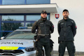 Policajti zachránili 90-ročnú ženu: Sedela na parapete okna