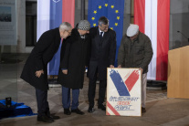 Rakúsky prezident odhalil v Hainburgu pamätnú tabu