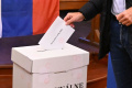 Prví voliči vo Vrbovciach odvolili hneď po otvorení miestnosti