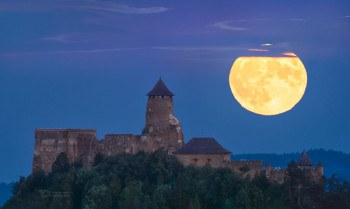 Superspln nad hradom Ľubovňa zverejnila NASA ako fotku dňa