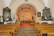 Interiér a fresky v Kostole sv. Štefana